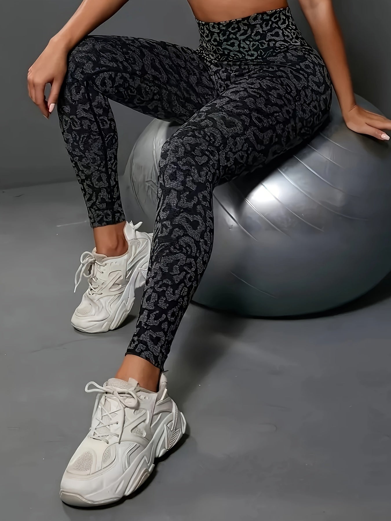 Miscozy Seamless High-Waisted Leopard Yoga Pants